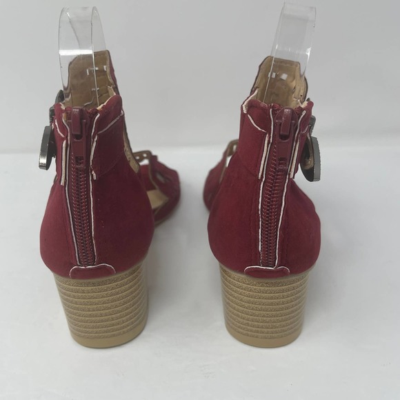 Yasirun Red Cutout Peep Toe Sandal in Size 37 US Size 6.5 New Without Box - Picture 5 of 8